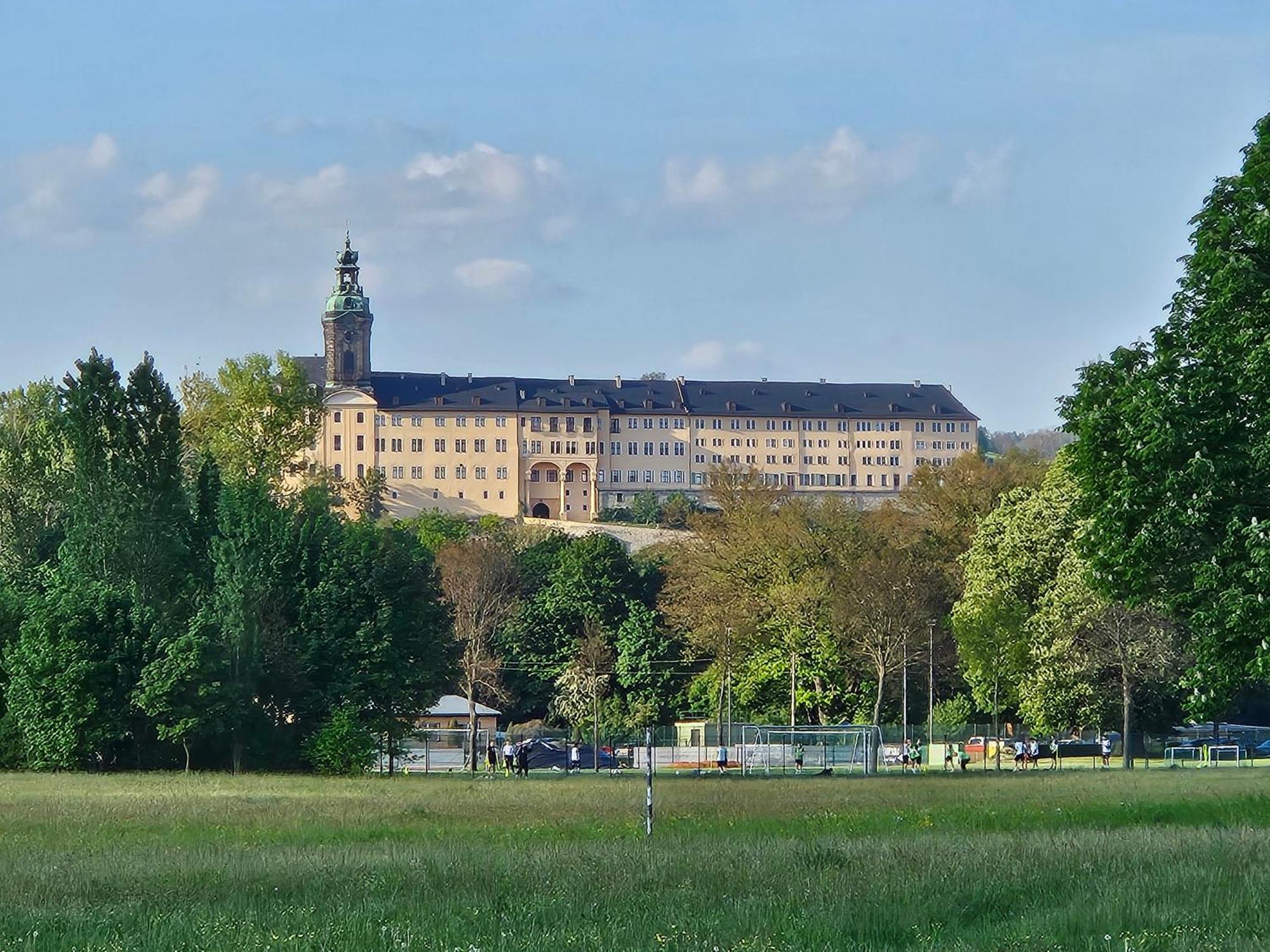 Apartments Am Saalebogen Mit Gartenterrasse & Grillkamin, Freie Parkplaetze Rudolstadt Exterior foto